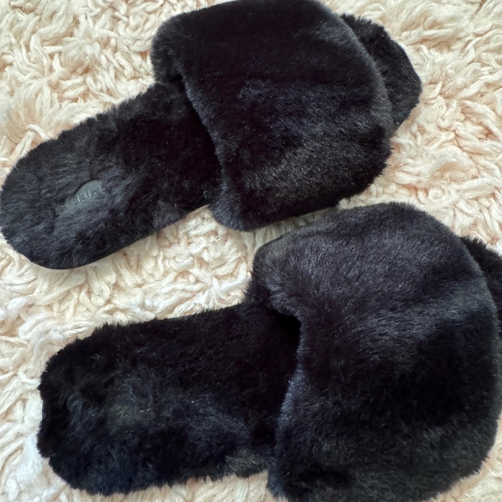 Skim black “the slide” faux fur size 38